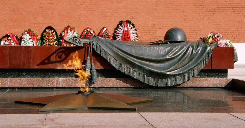 memorial_mogila_neizvestnogo_soldata.jpg